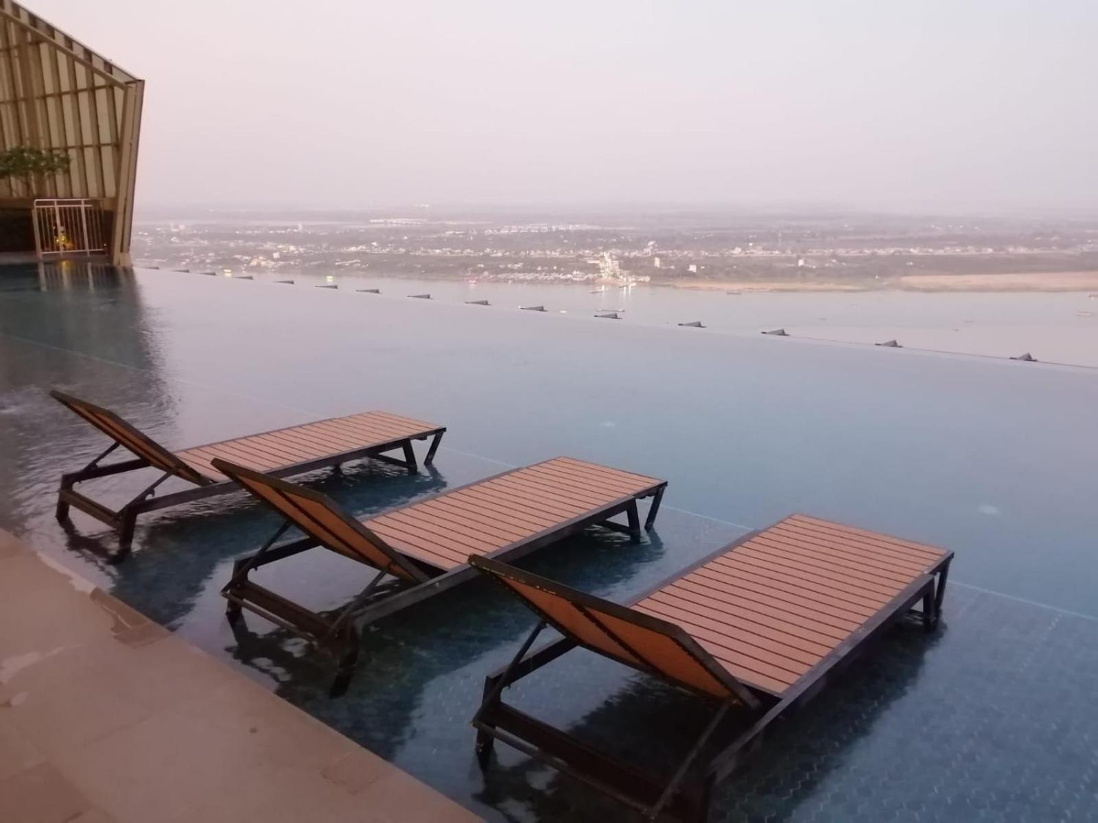 Impian II - The Peak Residence Phnom Penh Exteriör bild