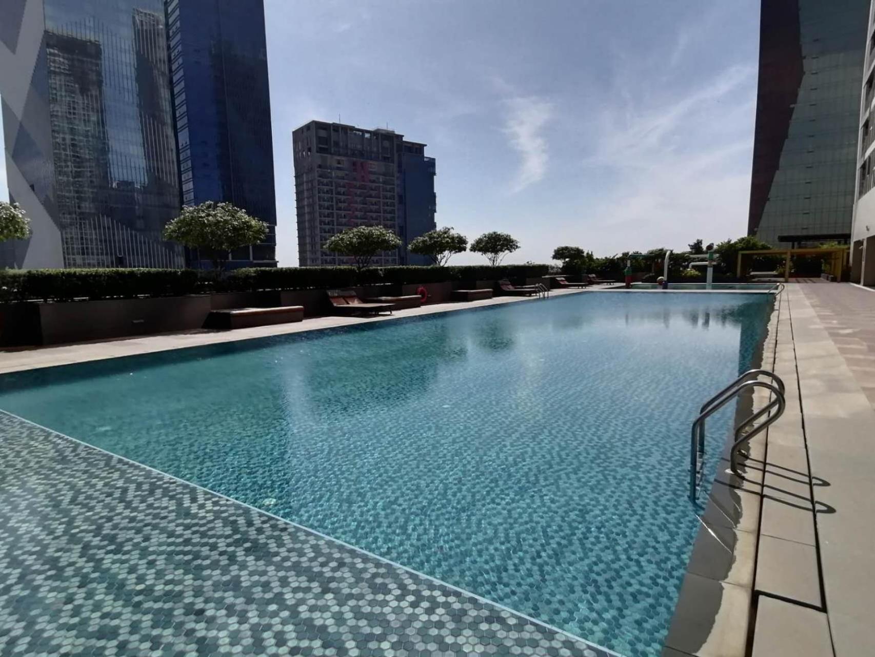 Impian II - The Peak Residence Phnom Penh Exteriör bild